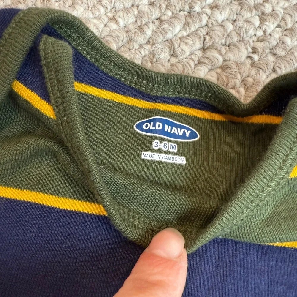 Old‎ Navy Baby Bodysuits Size 3-6M Olive Green Striped Wild Long Sleeve Boys